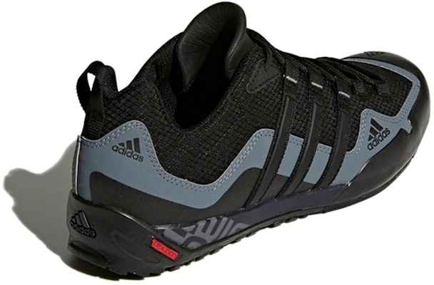 adidas Terrex Swift Solo 耐磨低筒戶外功能鞋 黑 Shop adidas Terrex Swift Solo 耐磨低筒戶外功能鞋 黑