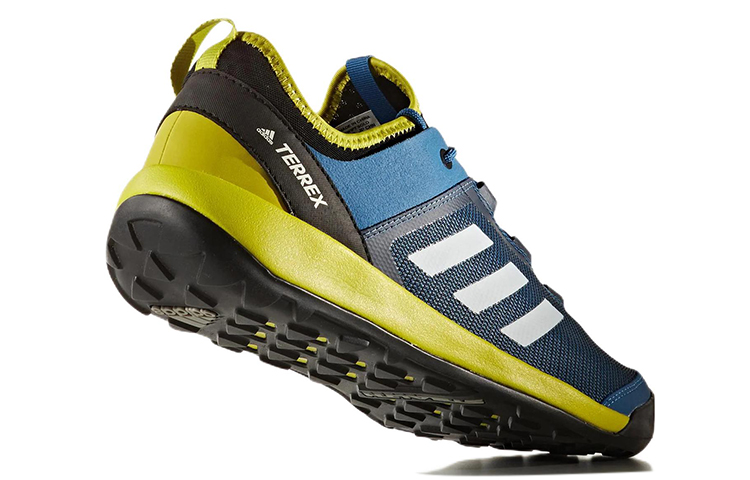 Shop adidas Terrex Swift Solo 耐磨防滑戶外鞋 藍黃