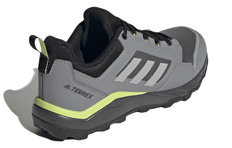 Shop adidas Terrex Tracerocker 2.0 越野跑步鞋 舒適耐磨戶外功能鞋 煙灰色