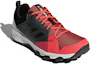 Lookbook adidas Terrex Tracerocker ''Gris Rouge'' CM7637