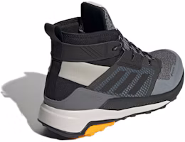 Shop adidas Terrex Trailmaker Mid Gtx Hiking 防滑耐磨 中筒戶外健行鞋 灰黑