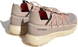 Shop adidas Terrex Voyager 21 舒適百搭 減震耐磨 低筒 戶外功能鞋 男款 粉紅色