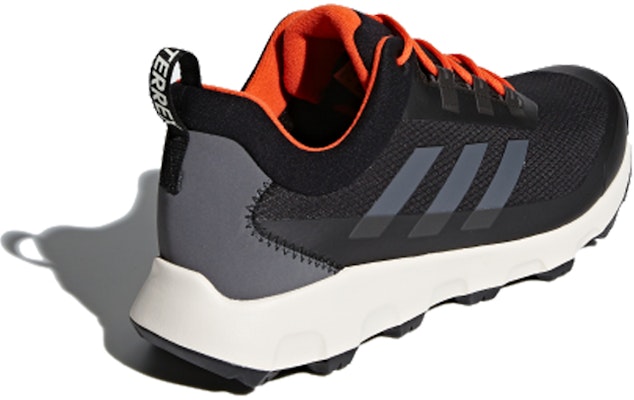 adidas Terrex Voyager CW CP Hitam/Kelabu S80799 Lookbook adidas Terrex Voyager CW CP Hitam/Kelabu S80799