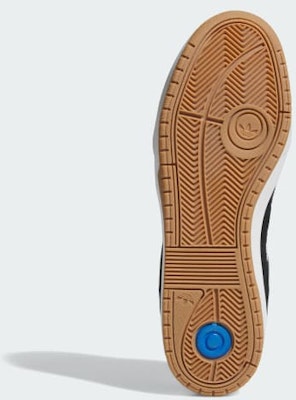 阿迪达斯 Tyshawn II 运动鞋 JI0846 Lookbook 阿迪达斯 Tyshawn II 运动鞋 JI0846