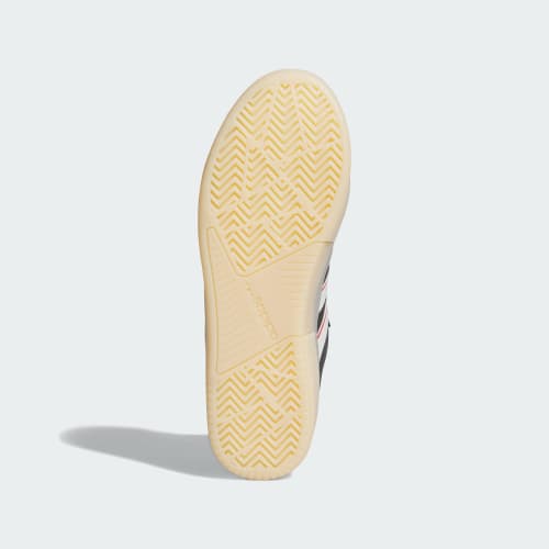 Lookbook adidas Tyshawn Sneakers Carbon/Crystal White/Better Scarlet KJ0194