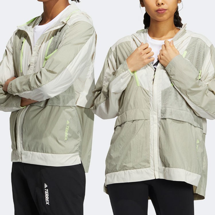 Lookbook adidas U VOYG LIGHT WB 戶外連帽多口袋外套 中性 淺灰色 HE5180