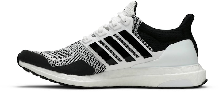 adidas UltraBoost 1.0 DNA 'Cookies And Cream' Coklat dan Krim H68156 Lookbook adidas UltraBoost 1.0 DNA 'Cookies And Cream' Coklat dan Krim H68156