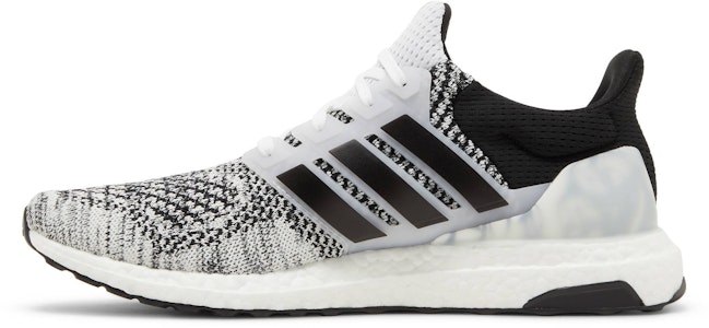 adidas UltraBoost 1.0 DNA 'Putih Hitam' GV8763 Lookbook adidas UltraBoost 1.0 DNA 'Putih Hitam' GV8763