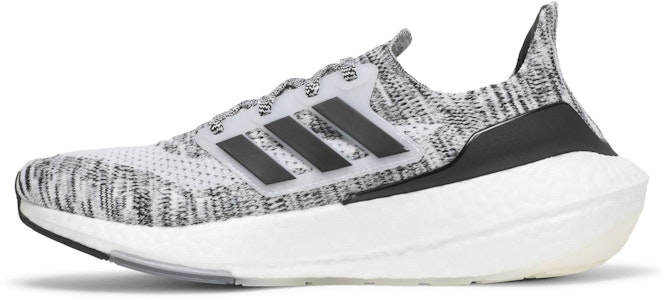 阿迪达斯UltraBoost 21'黑白配色' GV7709 Lookbook 阿迪达斯UltraBoost 21'黑白配色' GV7709