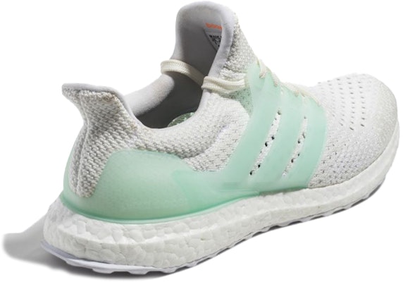 阿迪达斯 UltraBoost 4.0 '团圆' EF0230 Lookbook 阿迪达斯 UltraBoost 4.0 '团圆' EF0230