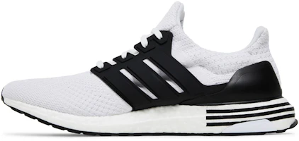 아디다스 울트라부스트 5.0 DNA '화이트 블랙' GX9334 Lookbook 아디다스 울트라부스트 5.0 DNA '화이트 블랙' GX9334