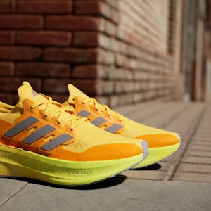 adidas Ultraboost 5 'Spark Halo' 跑步鞋 ID8811 1