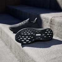 阿迪达斯Ultraboost 5X核心黑/全黑跑鞋 JH9044 Shop 阿迪达斯Ultraboost 5X核心黑/全黑跑鞋 JH9044