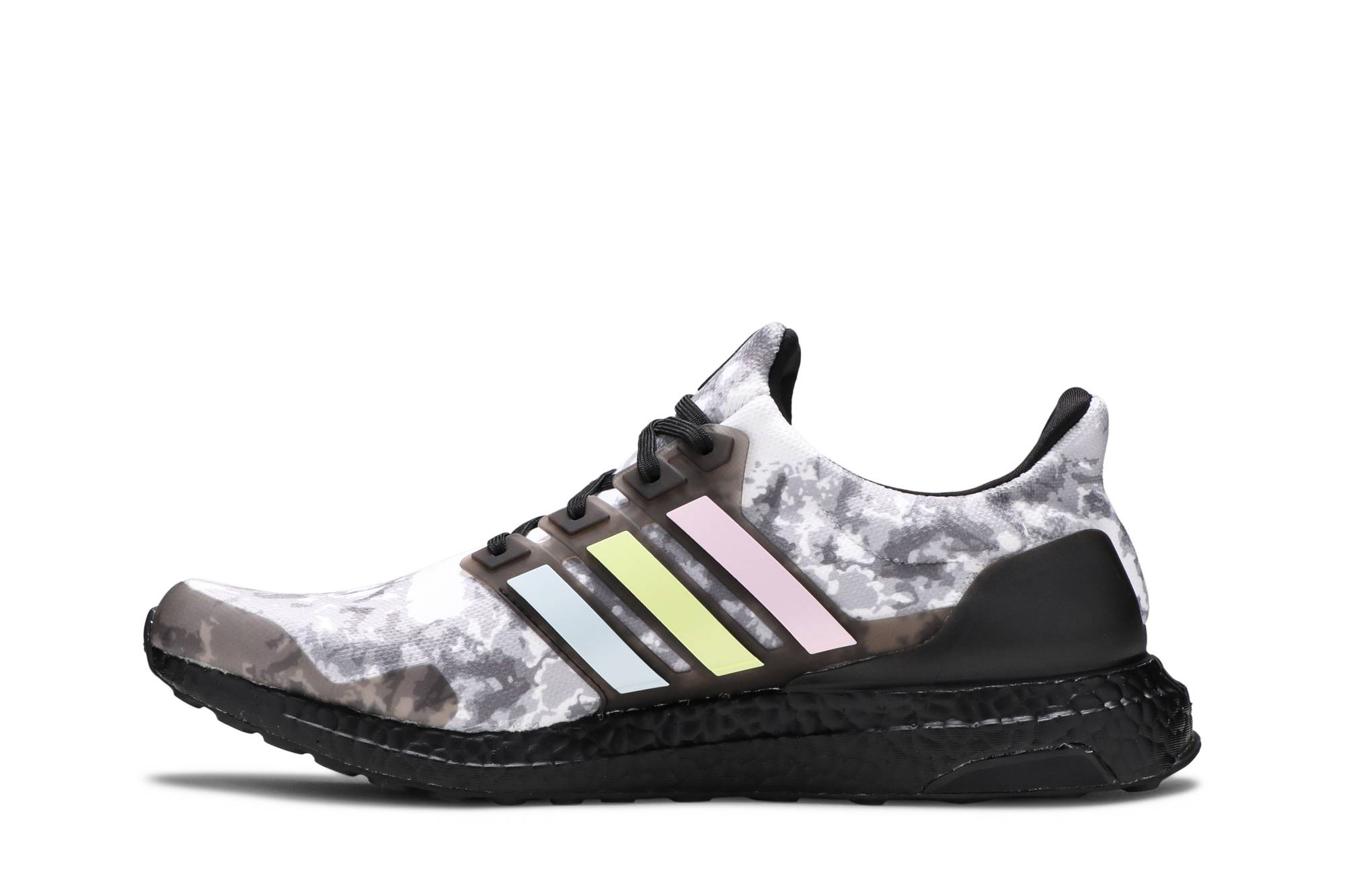 Lookbook adidas UltraBoost 'Hitam Kamuflase' H02811