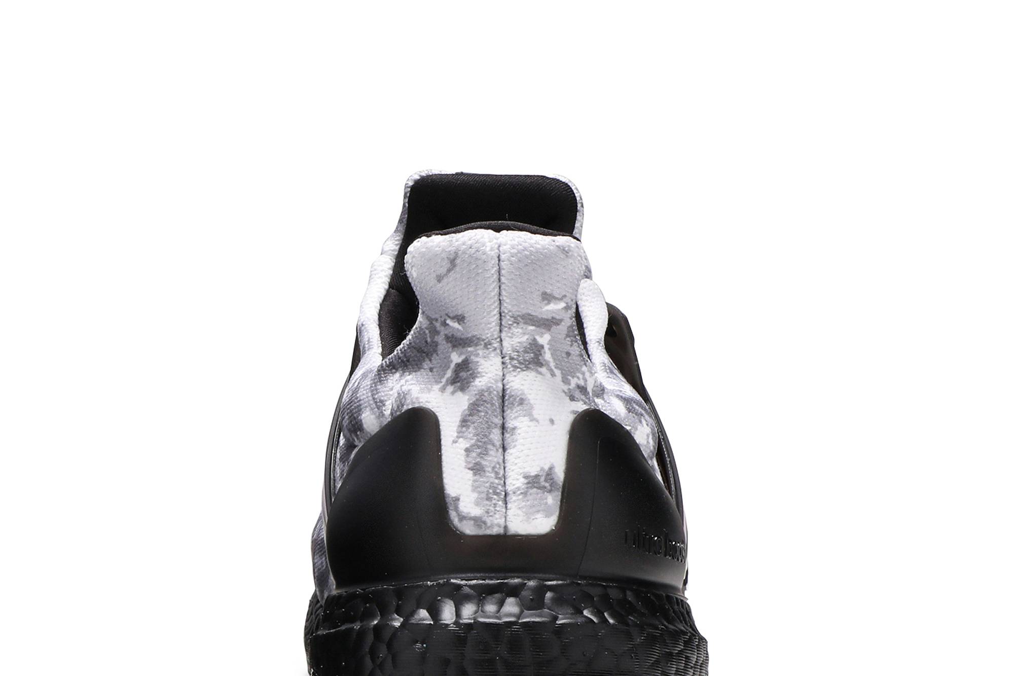 Sizing adidas UltraBoost 'Hitam Kamuflase' H02811