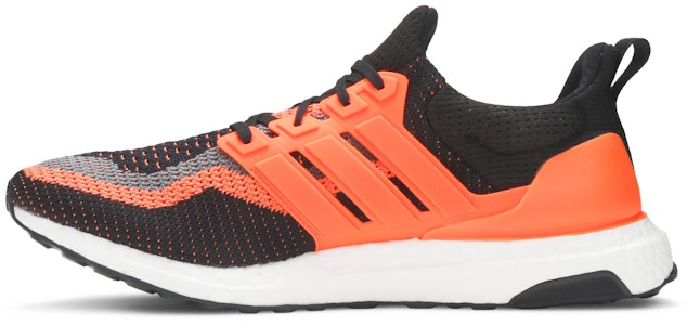 adidas UltraBoost DNA 'Football Pack - Juventus' - Kasut Bola Juventus FZ3624 Lookbook adidas UltraBoost DNA 'Football Pack - Juventus' - Kasut Bola Juventus FZ3624