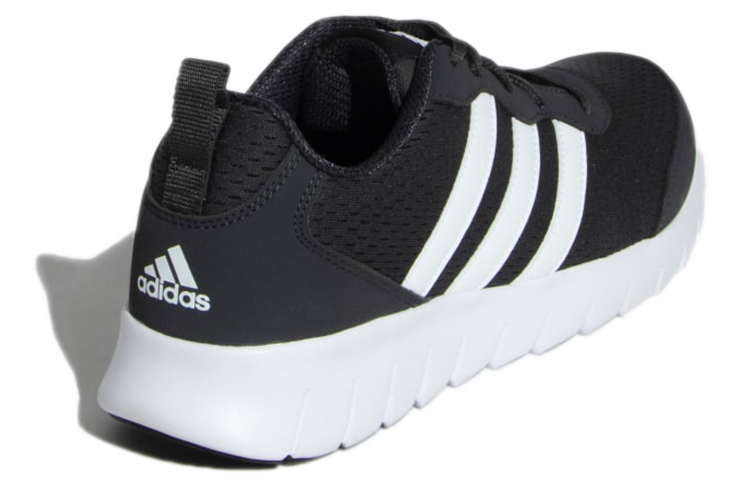 Shop adidas Uniflow 適意通風跑步鞋 黑白