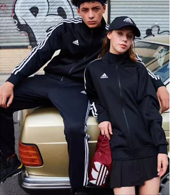 adidas 男女黑色防水外套,條紋設計與立領款式 TR30J2-CBW Purchase adidas 男女黑色防水外套,條紋設計與立領款式 TR30J2-CBW