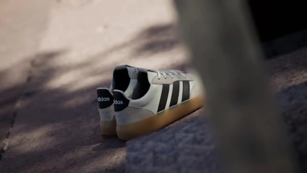 Adidas Vaereda Decode Off White/Core Black/Gum JR1227 Lookbook Adidas Vaereda Decode Off White/Core Black/Gum JR1227