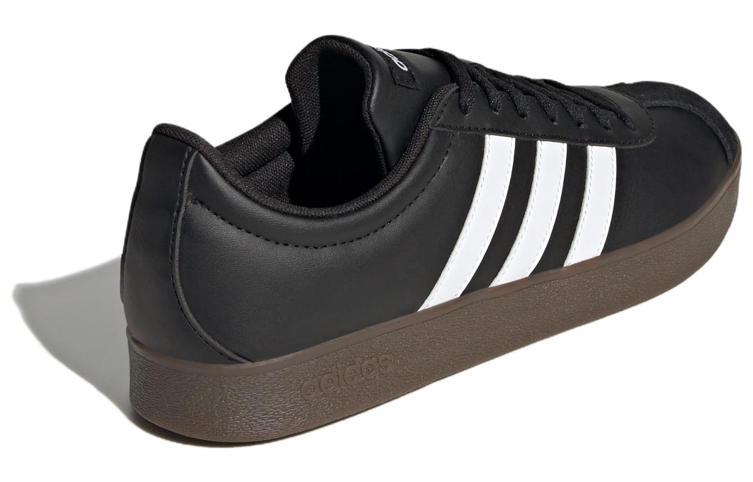 Shop adidas Court 舒適百搭 減震耐磨 低幫 板鞋 男款 黑色