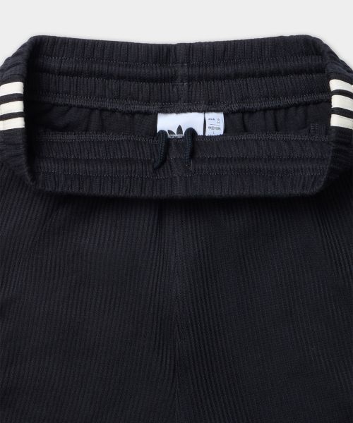 Lookbook 阿迪达斯华夫短裤 - 黑色 JV9268