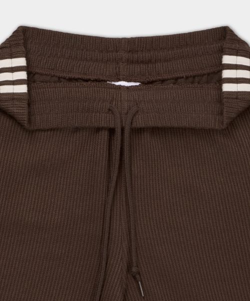 Lookbook Pantalones Cortos adidas Waffle - Marrón Oscuro KB5464