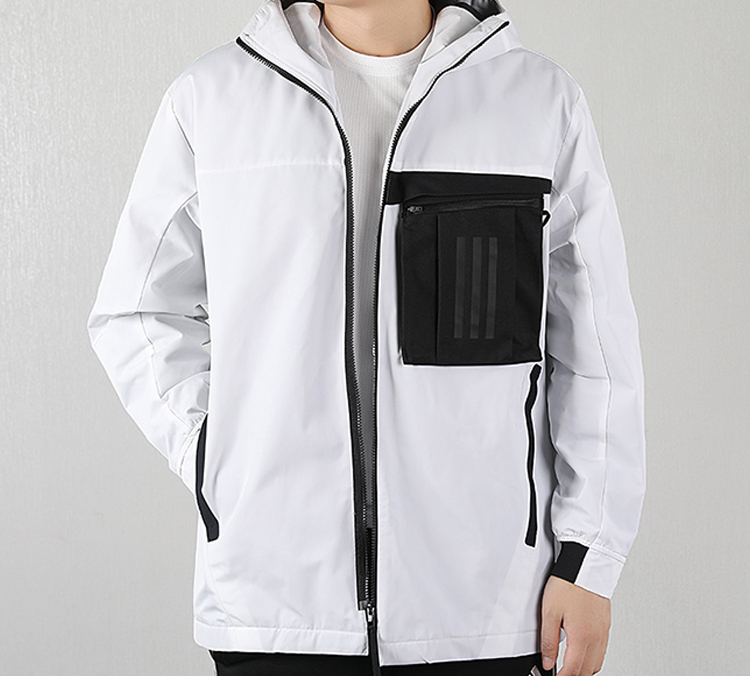 Shop adidas 冬季白色多口袋羊毛外套附拉鍊貼片。 FM9394