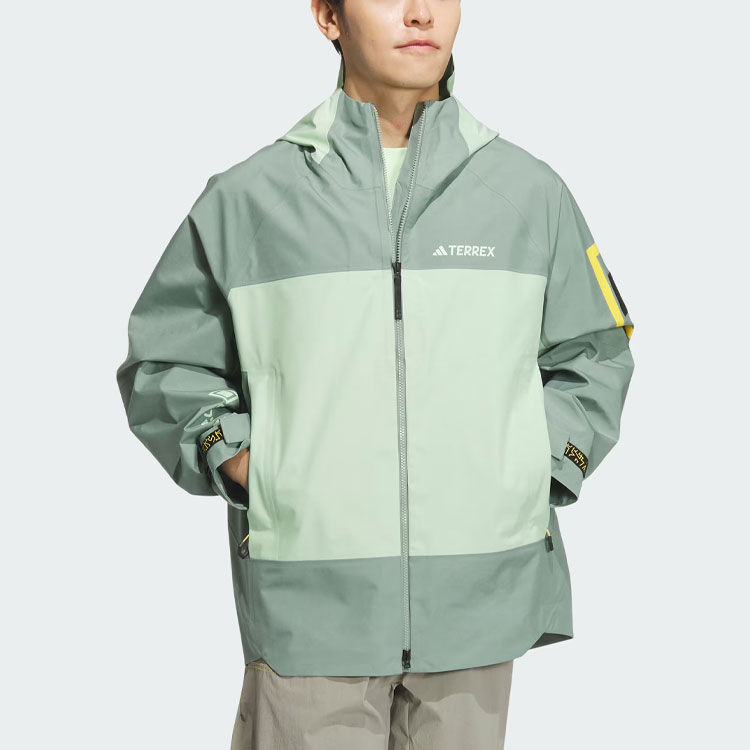 Lookbook adidas x National Geographic Jaket Outdoor Waterproof Abu Hijau. IS9521