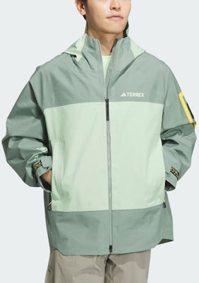 adidas x National Geographic Jaket Outdoor Waterproof Abu Hijau. IS9521 Lookbook adidas x National Geographic Jaket Outdoor Waterproof Abu Hijau. IS9521