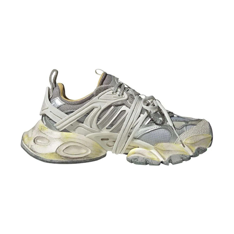 Shop adidas XLG Runner Deluxe 灰色簡約跑鞋 JR9631