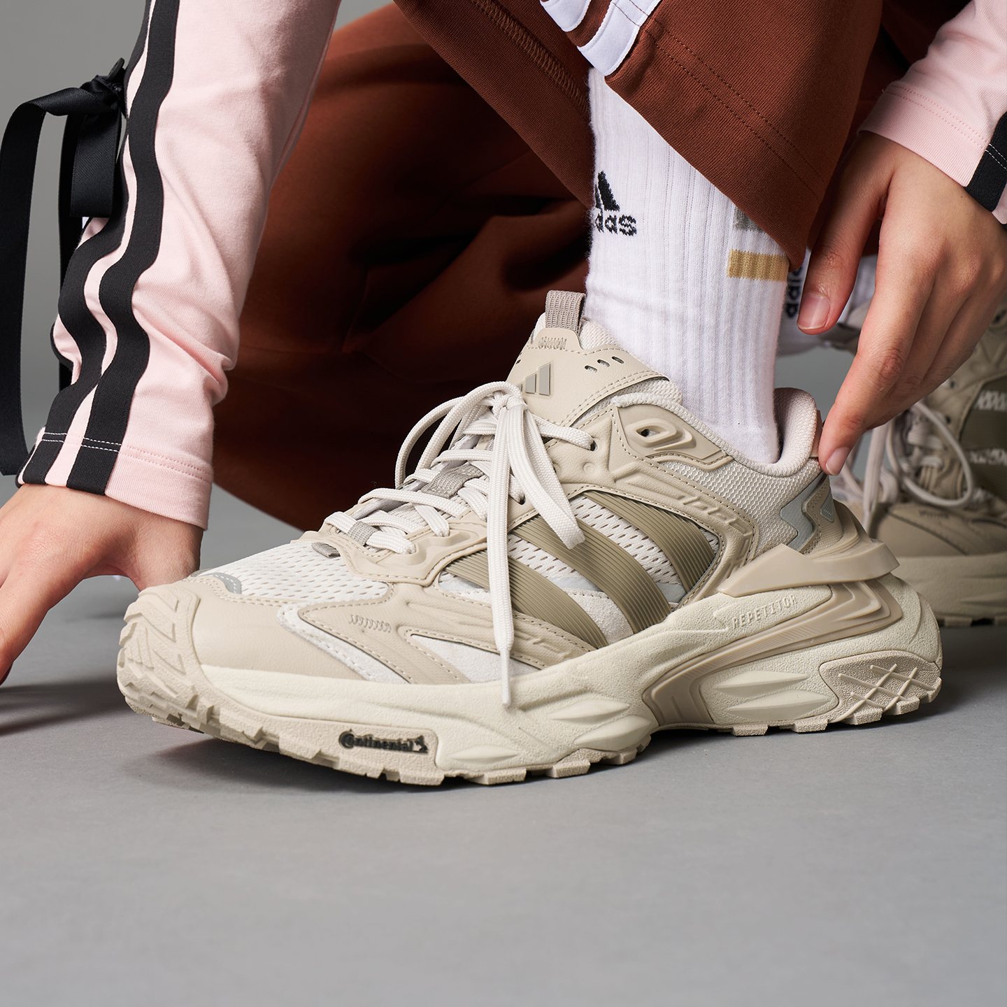 Lookbook ADIDAS XLG Storm Edge Running Shoes JQ4088