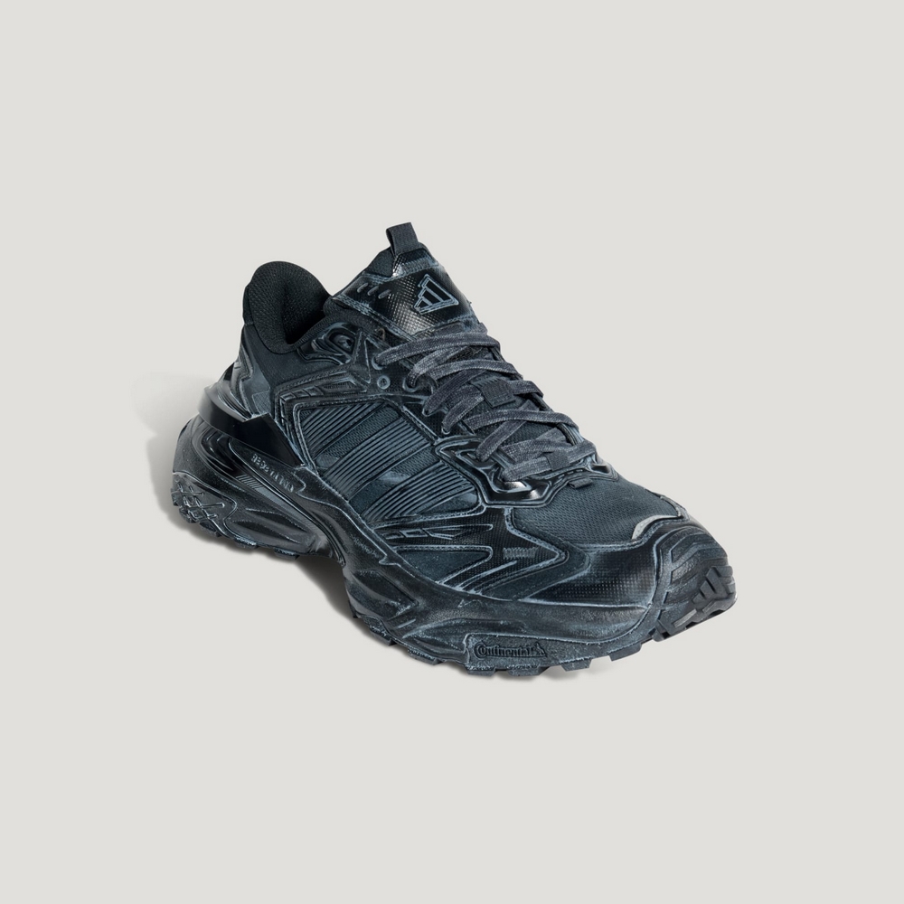 Shop 阿迪达斯XLG Storm Edge跑鞋 KK2245