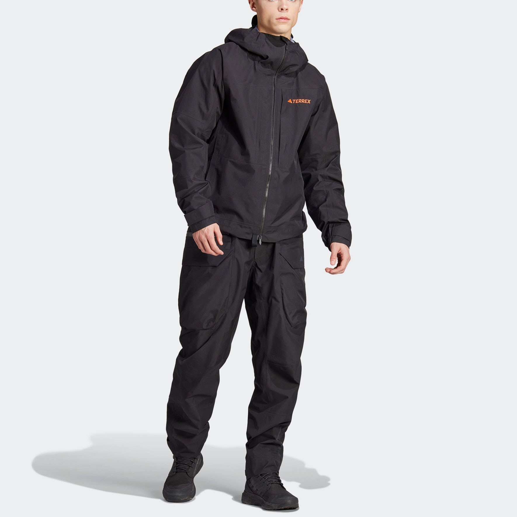 Lookbook 阿迪达斯XPLORIC Parley Gore-Tex防水户外黑色夹克裤装男士套装 HS0316