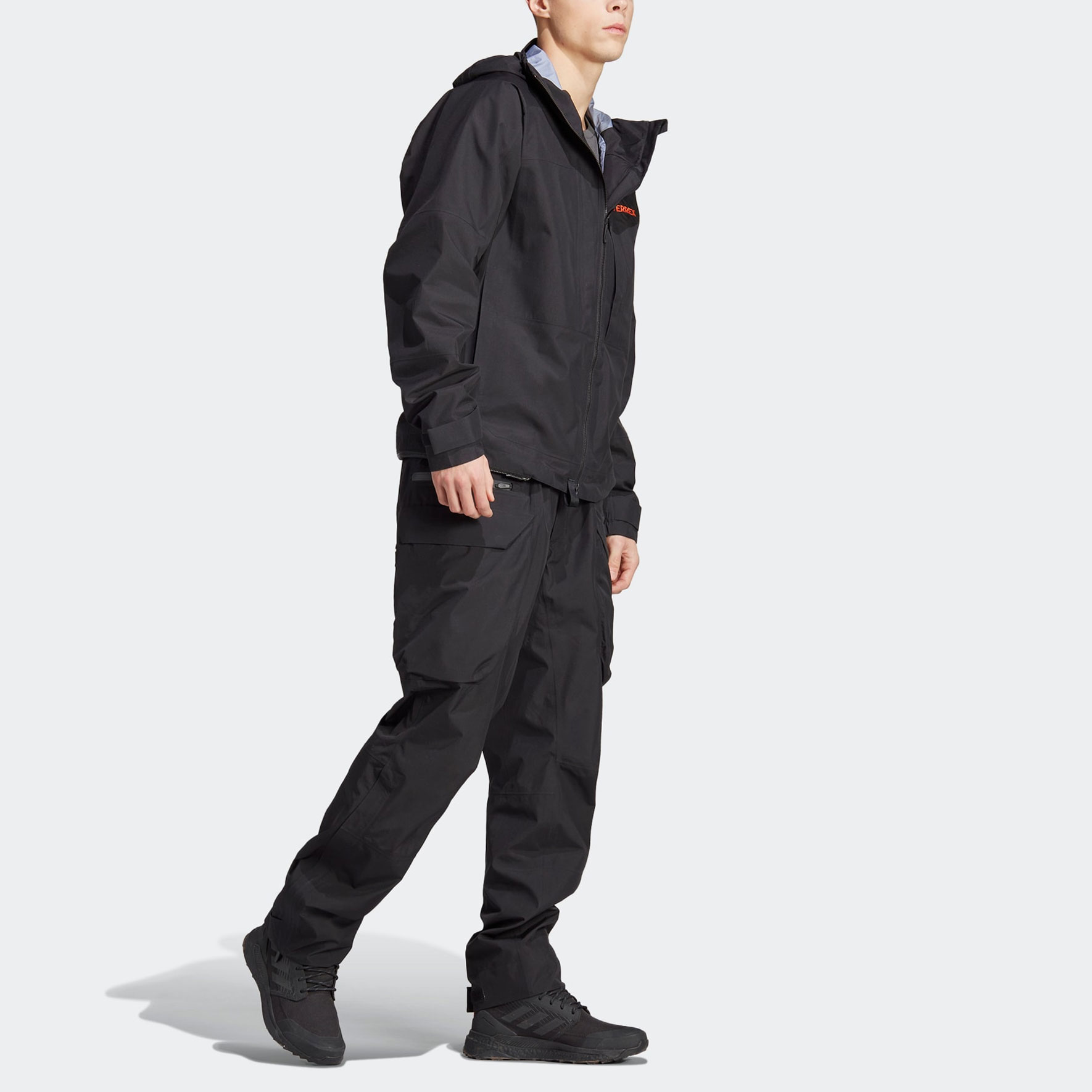 Purchase 阿迪达斯XPLORIC Parley Gore-Tex防水户外黑色夹克裤装男士套装 HS0316