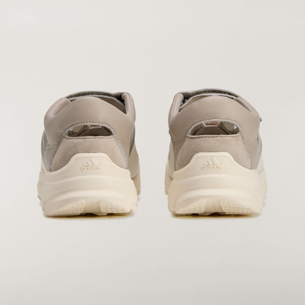 Purchase アディダス Y-3 GSG9 サンダル - オフホワイト/ライトブラウンのスタイリッシュデザイン KK3702