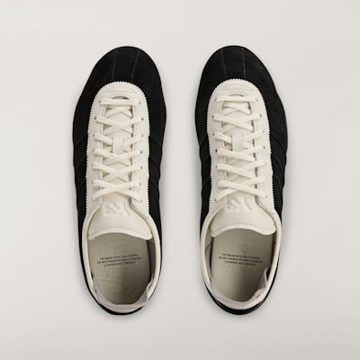 阿迪达斯 Y-3 东京黑色/黑色/米白色运动鞋 KI4350 Lookbook 阿迪达斯 Y-3 东京黑色/黑色/米白色运动鞋 KI4350