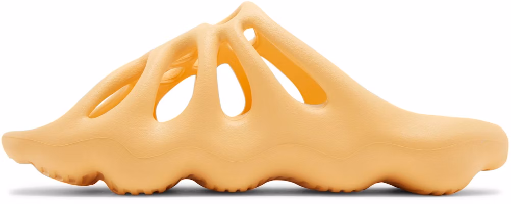 adidas Yeezy 450 Slide 'Cream' Krim GZ9864 Lookbook adidas Yeezy 450 Slide 'Cream' Krim GZ9864