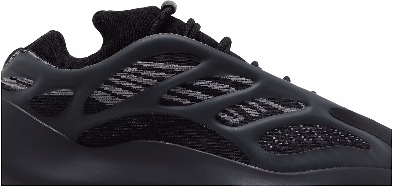 adidas Yeezy 700 V3 ''Dark Glow'' Schwarz Leuchtend GX6144 Lookbook adidas Yeezy 700 V3 ''Dark Glow'' Schwarz Leuchtend GX6144