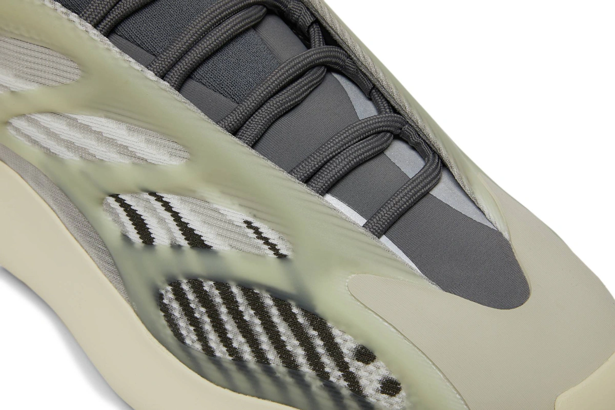 adidas Yeezy 700 V3 'Fade Salt' ID1674