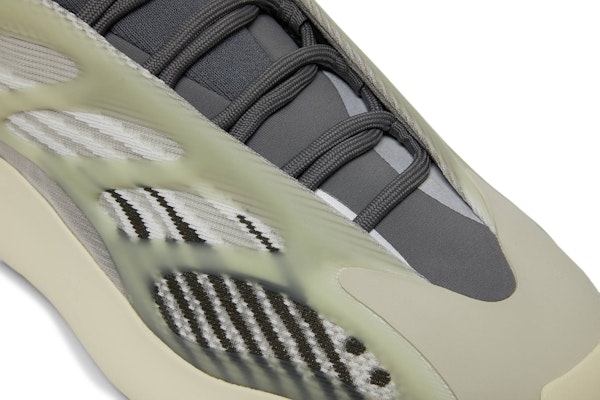 adidas Yeezy 700 V3 'Fade Salt' ID1674 1