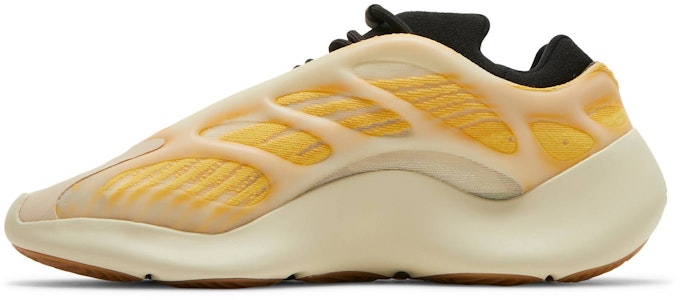 YEEZY 700 V3 モノサフラワー HP5425 Lookbook YEEZY 700 V3 モノサフラワー HP5425