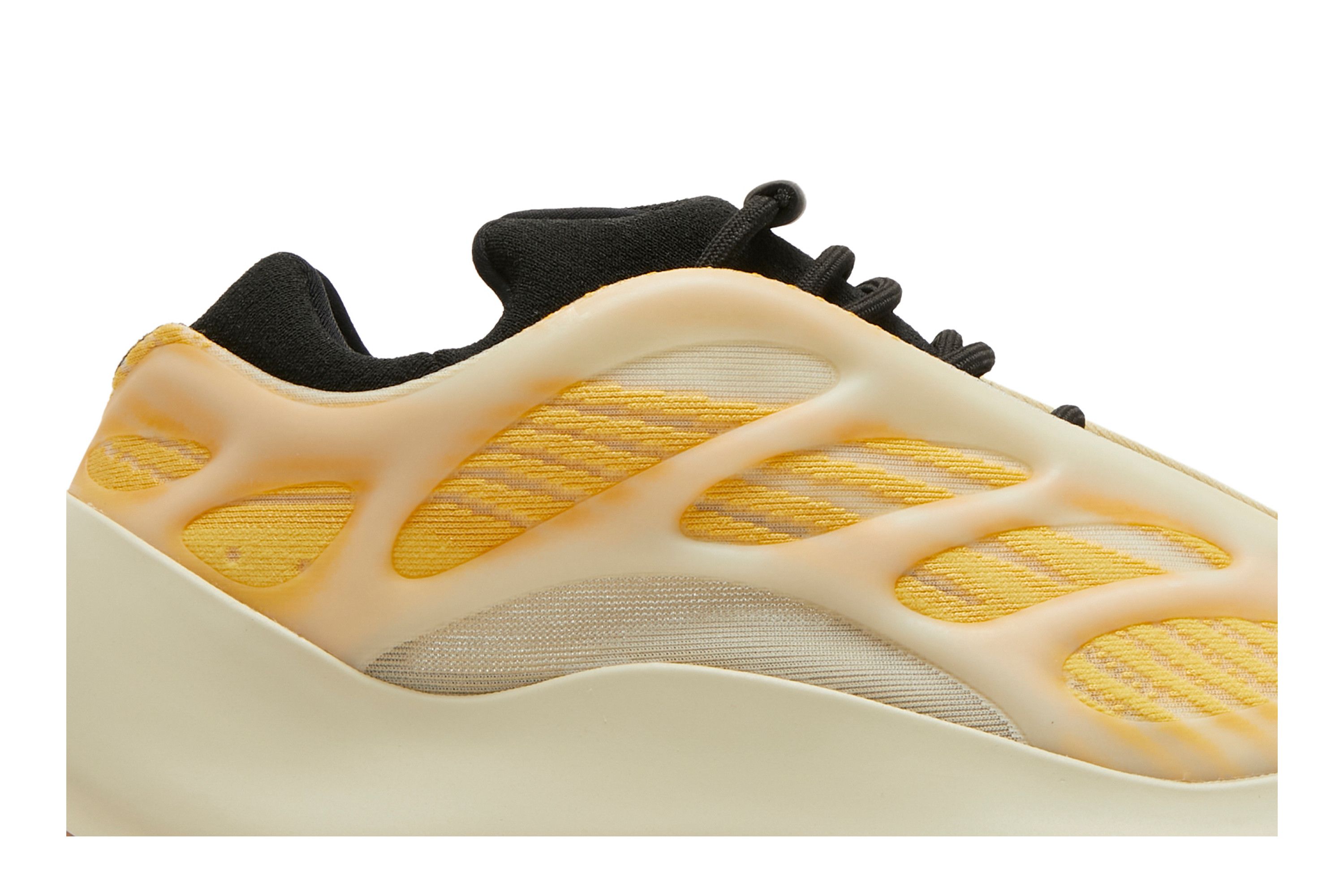 Lookbook adidas Yeezy 700 V3 ''Mono Safflower'' Sneaker HP5425