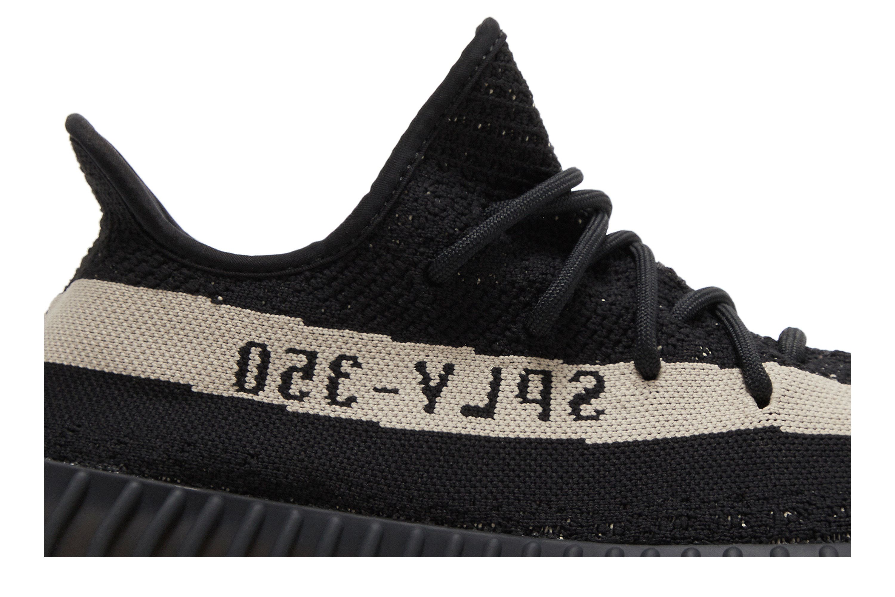 Lookbook adidas Yeezy Boost 350 V2 'Oreo' BY1604