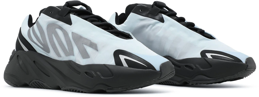 阿迪达斯Yeezy Boost 700 MNVN '蓝色染色' GZ0711 1
