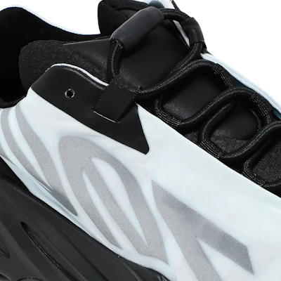 阿迪达斯Yeezy Boost 700 MNVN '蓝色染色' GZ0711 2