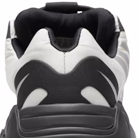 Sizing Yeezy Boost 700 MNVN "ボーン" FY3729