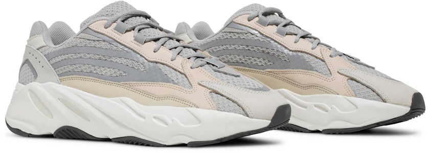 イージー ブースト 700 V2 "クリーム" (Yeezy Boost 700 V2 "Cream") GY7924 1