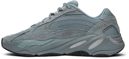 Lookbook adidas Yeezy Boost 700 V2 'Hospital Blue' FV8424