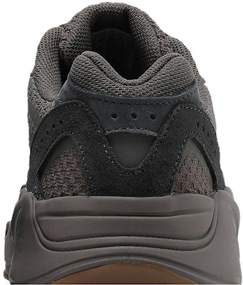 adidas Yeezy Boost 700 V2 'Mauve' GZ0724 Sizing adidas Yeezy Boost 700 V2 'Mauve' GZ0724