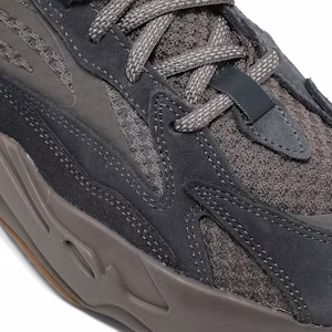 아디다스 이지 부스트 700 V2 '모브' GZ0724 2